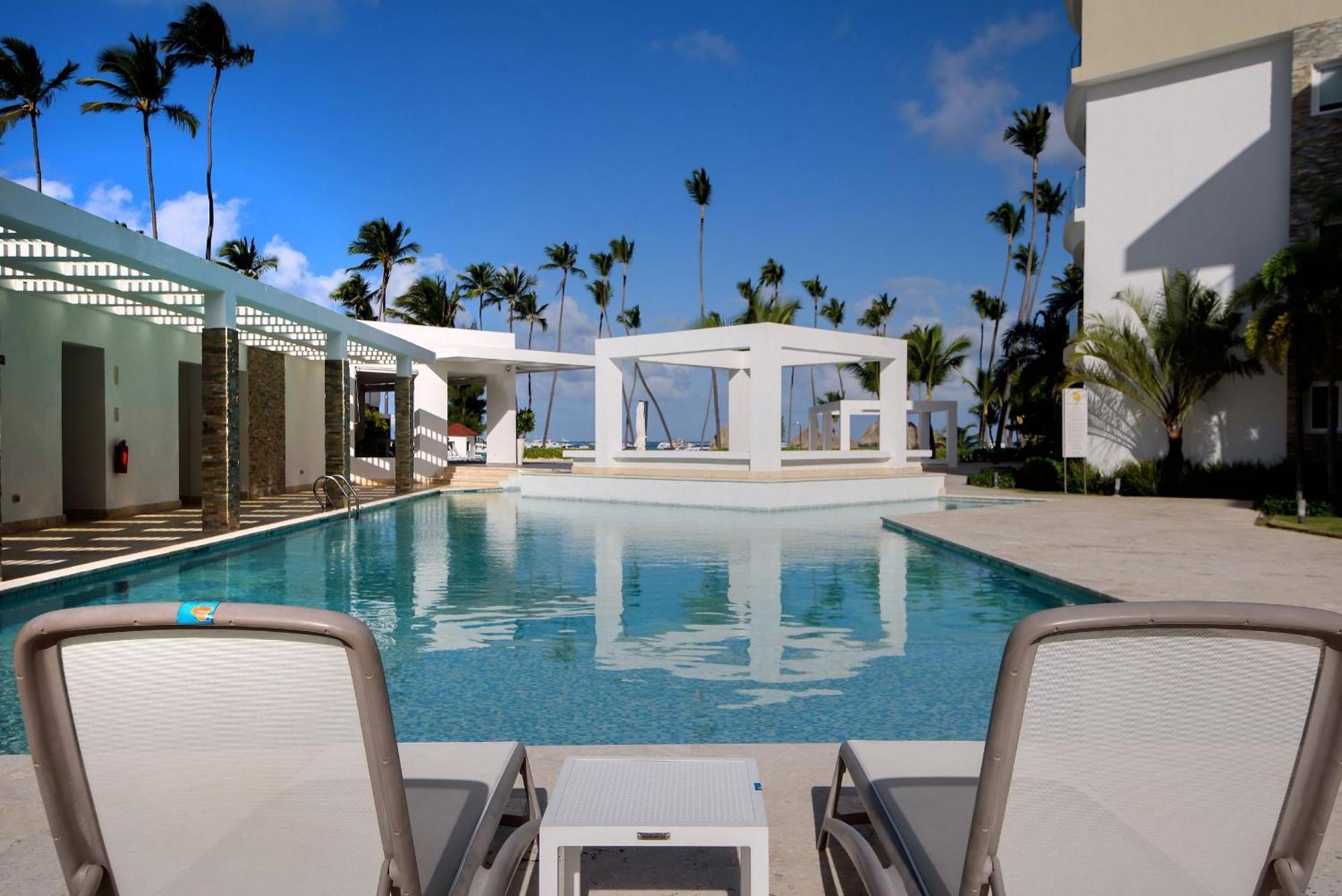 Apartment Front With Private *