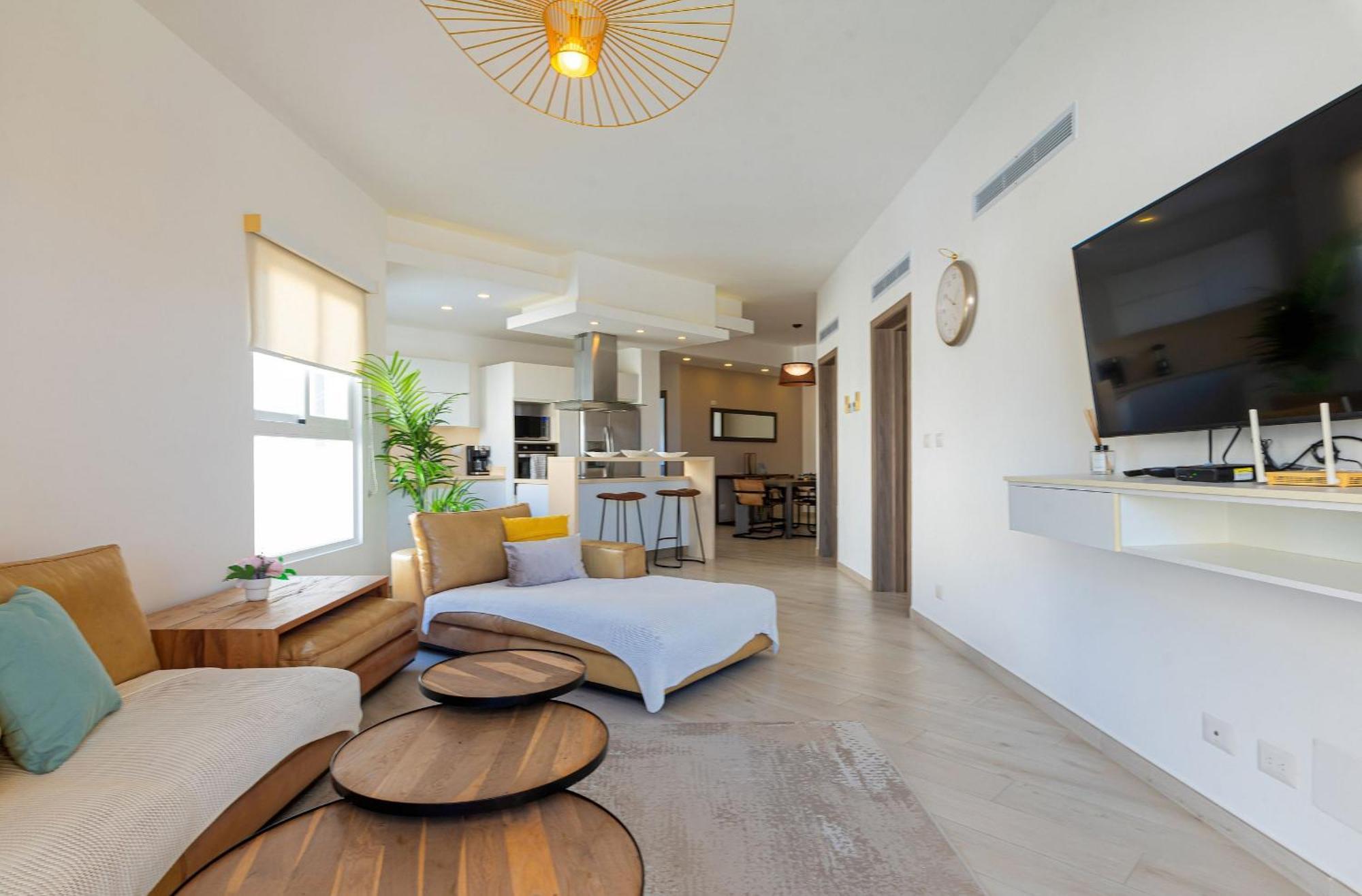 Apartment Front With Private *