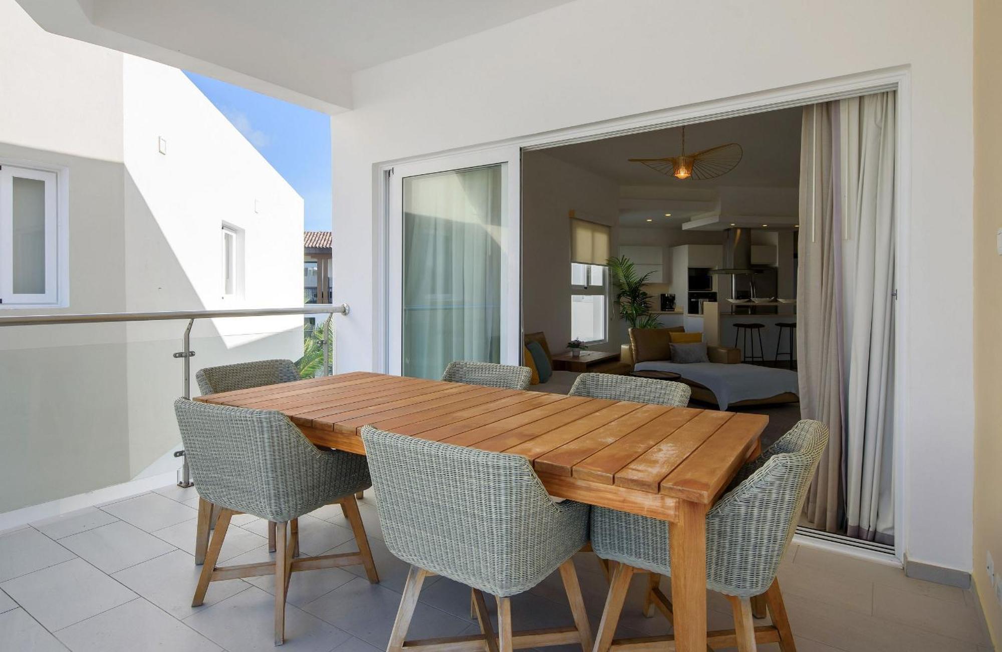 Apartment Front With Private