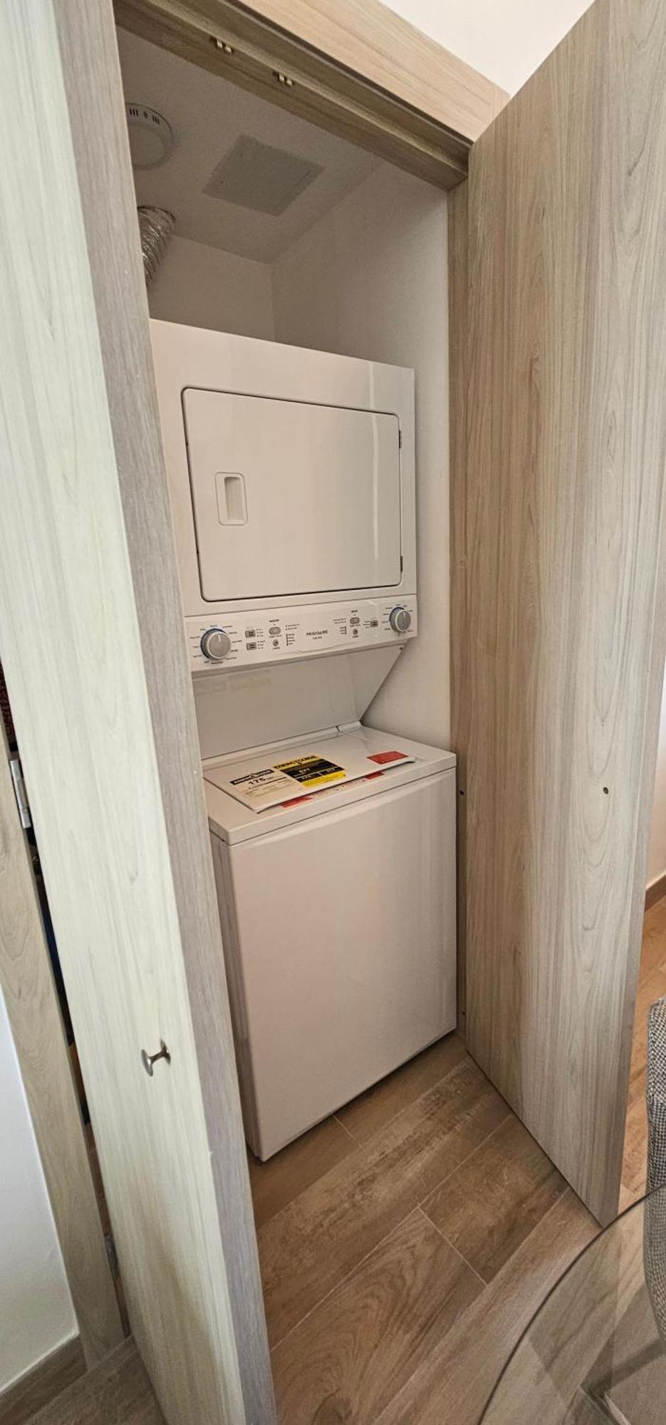 The Spacious 2 Bedroom 2 Bath On Floor With Stunning Views