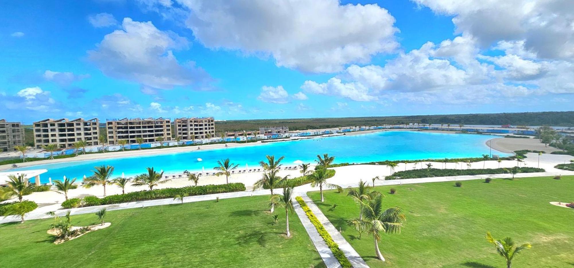 The Spacious 2 Bedroom 2 Bath On Floor With Stunning Views