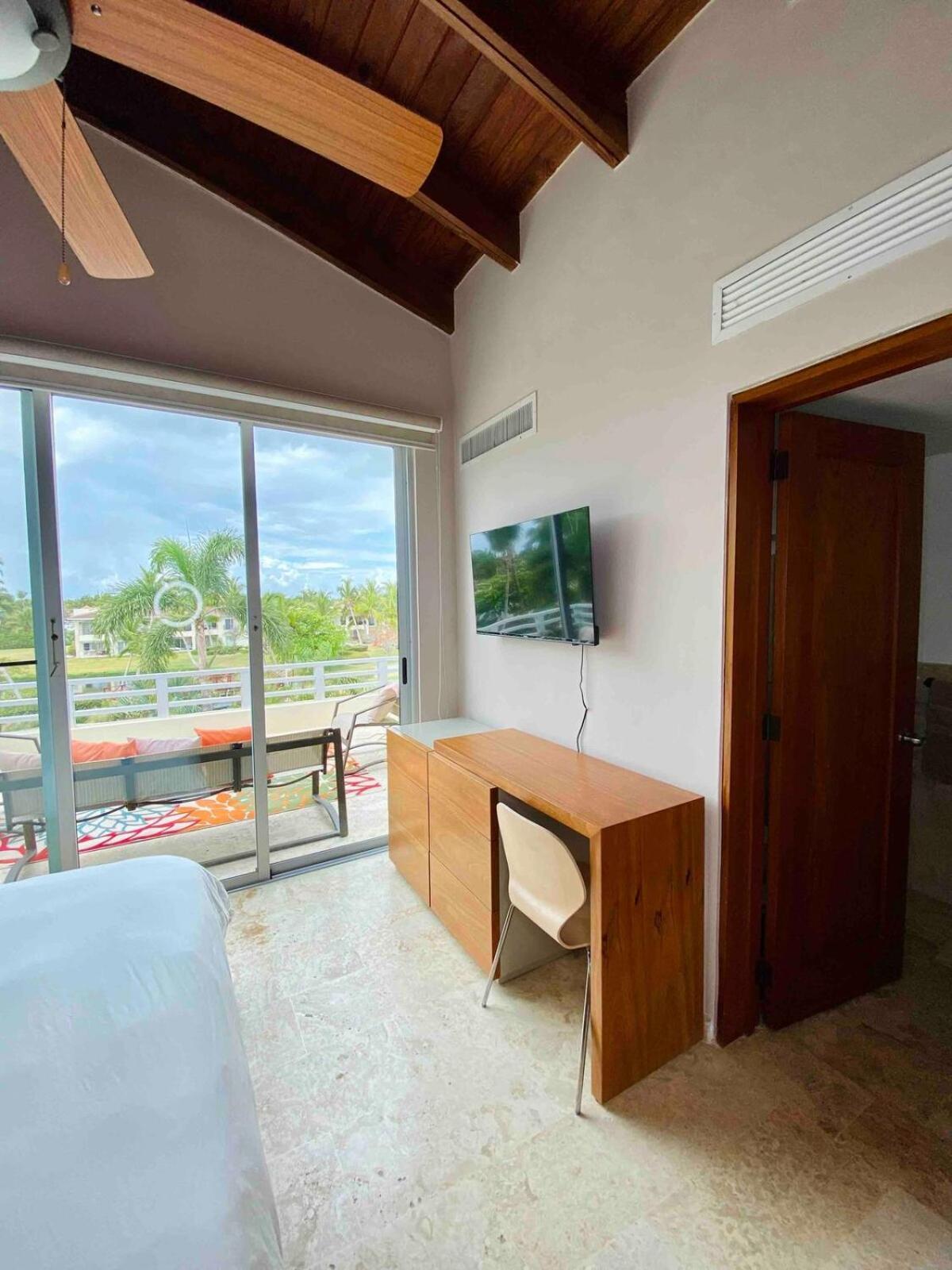 Cocotal Lakeview Penthouse Apartamento