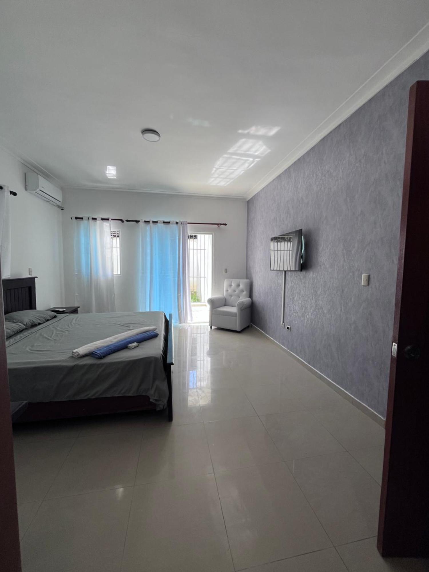 Habitación en casa particular Beachside Private & Private Bathroom In Spacious