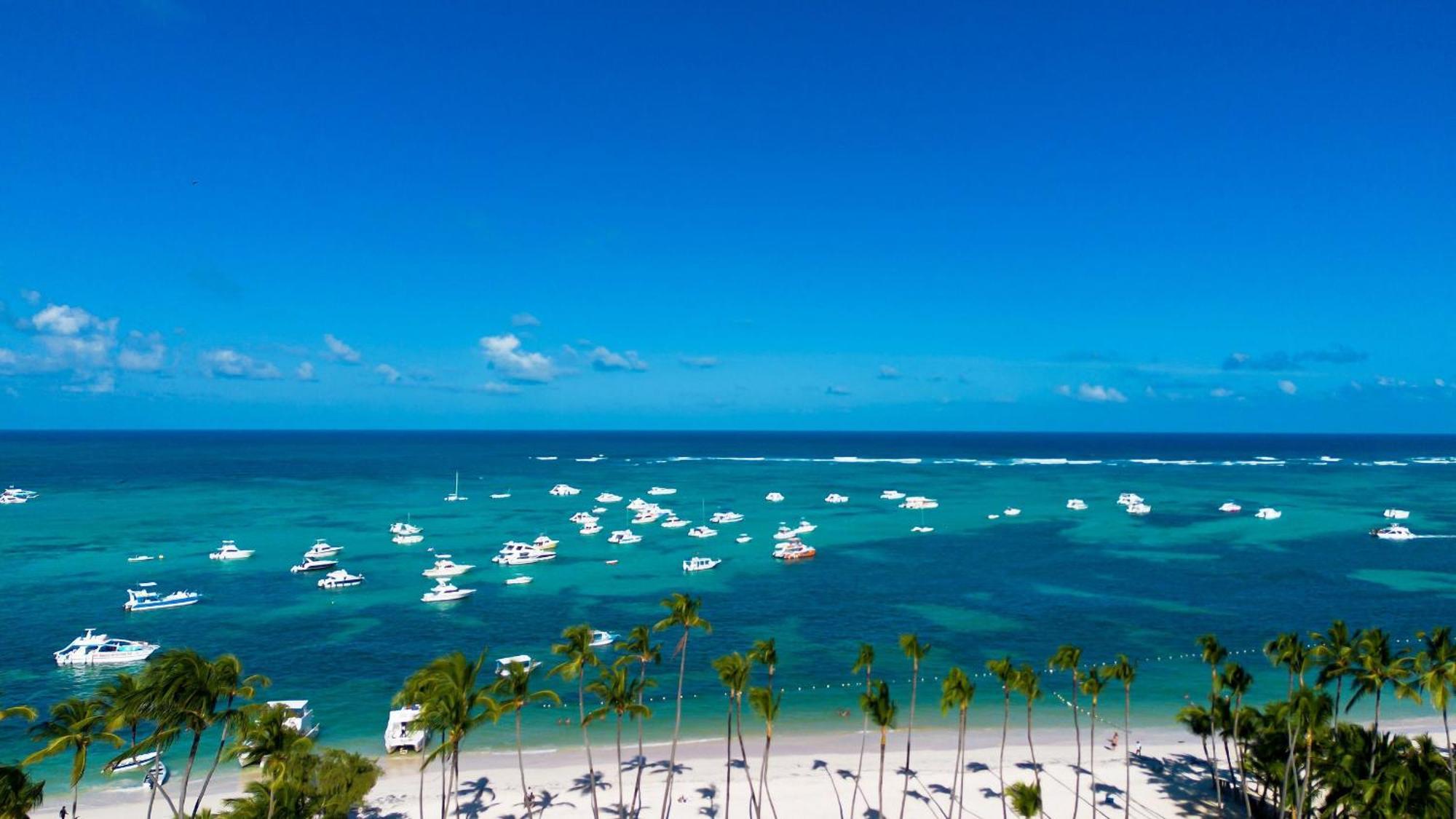 Beauty Pool Views Paseo Playa Coral Steps To The