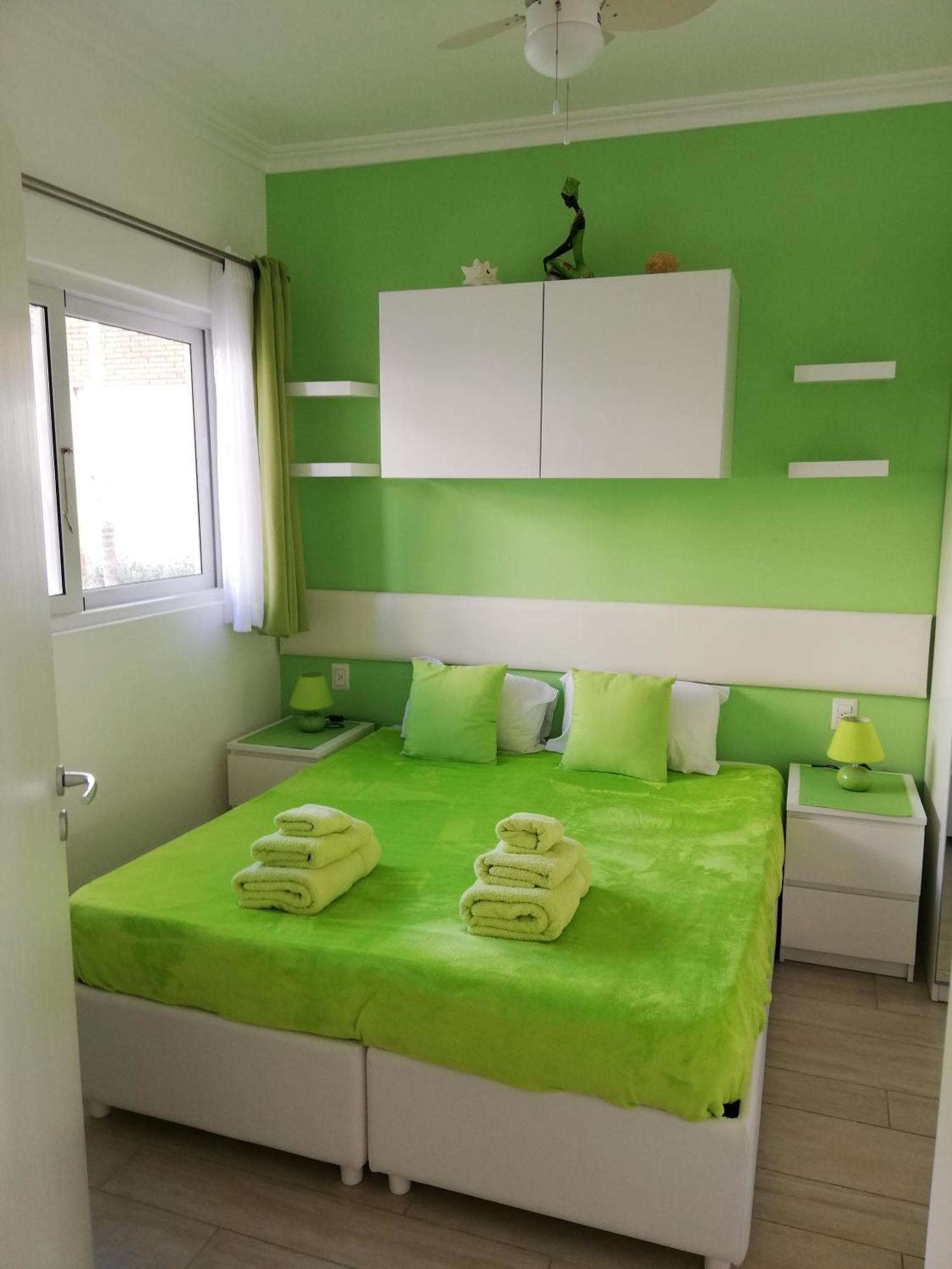 Apartamento Caribbean Rainbow With Pool - Beach, Bars & Services Close By