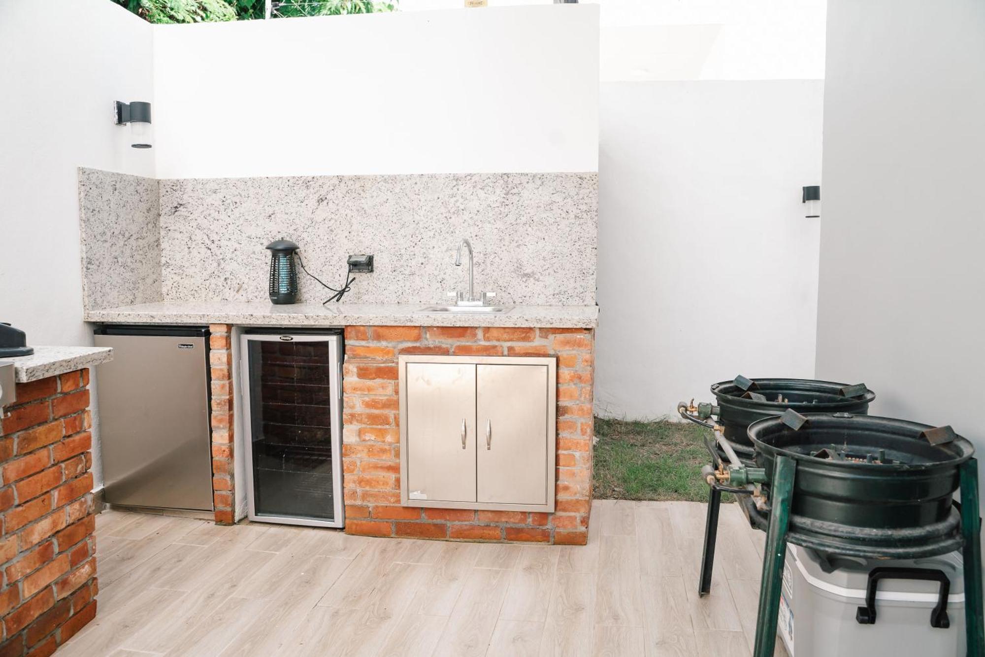 Villa Stunning Brand New In Downtown *