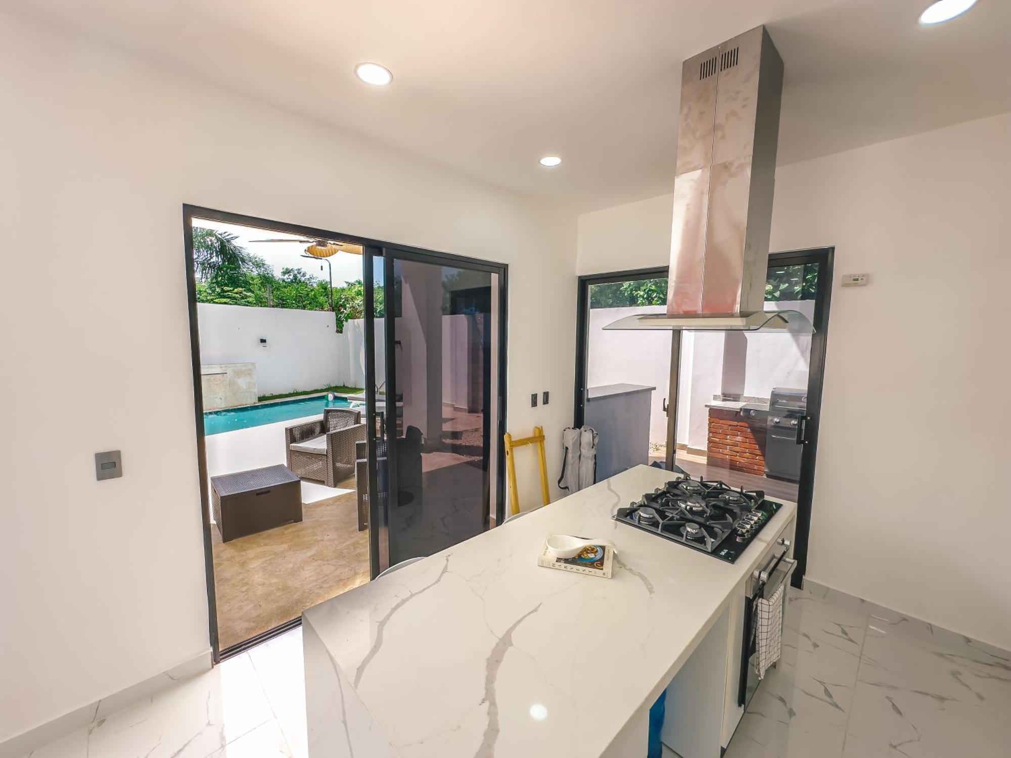 Stunning Brand New In Downtown *