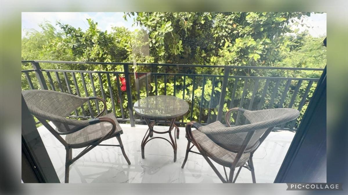 Stunning Brand New In Downtown Villa