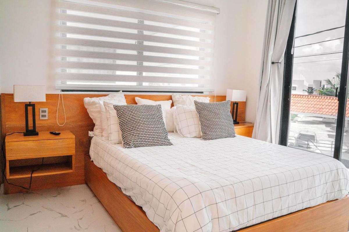 Villa Stunning Brand New In Downtown *