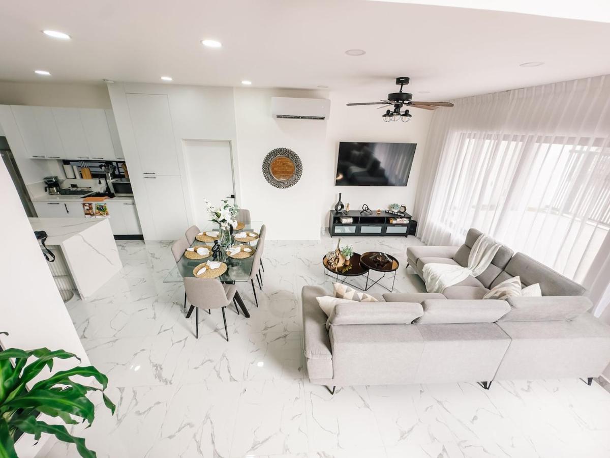 Stunning Brand New In Downtown *