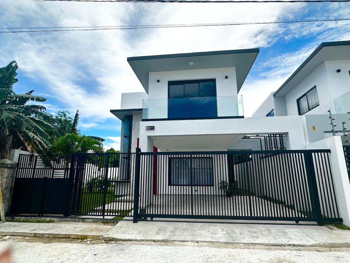Villa Stunning Brand New In Downtown