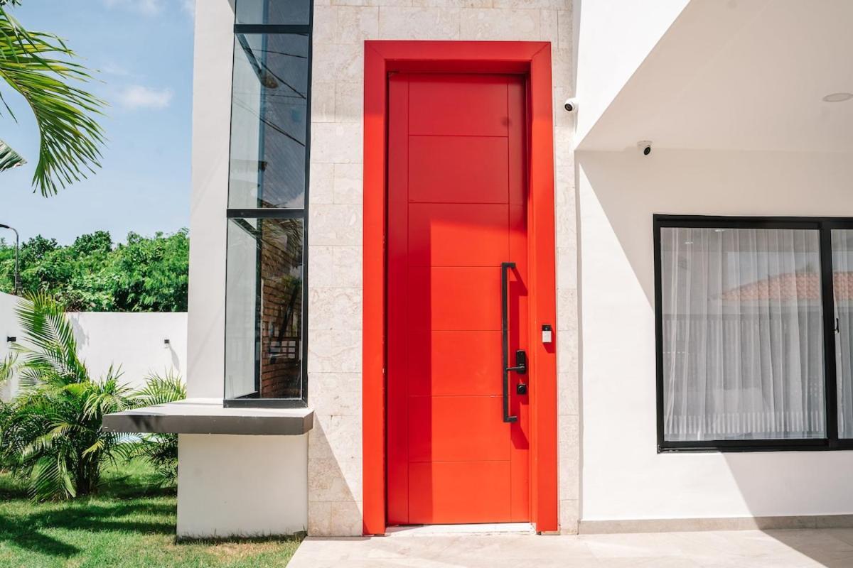 Stunning Brand New In Downtown *