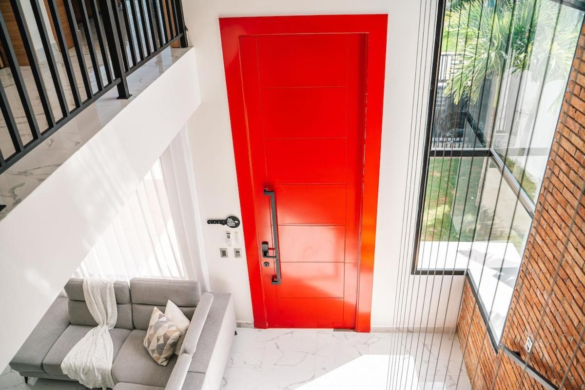 Villa Stunning Brand New In Downtown