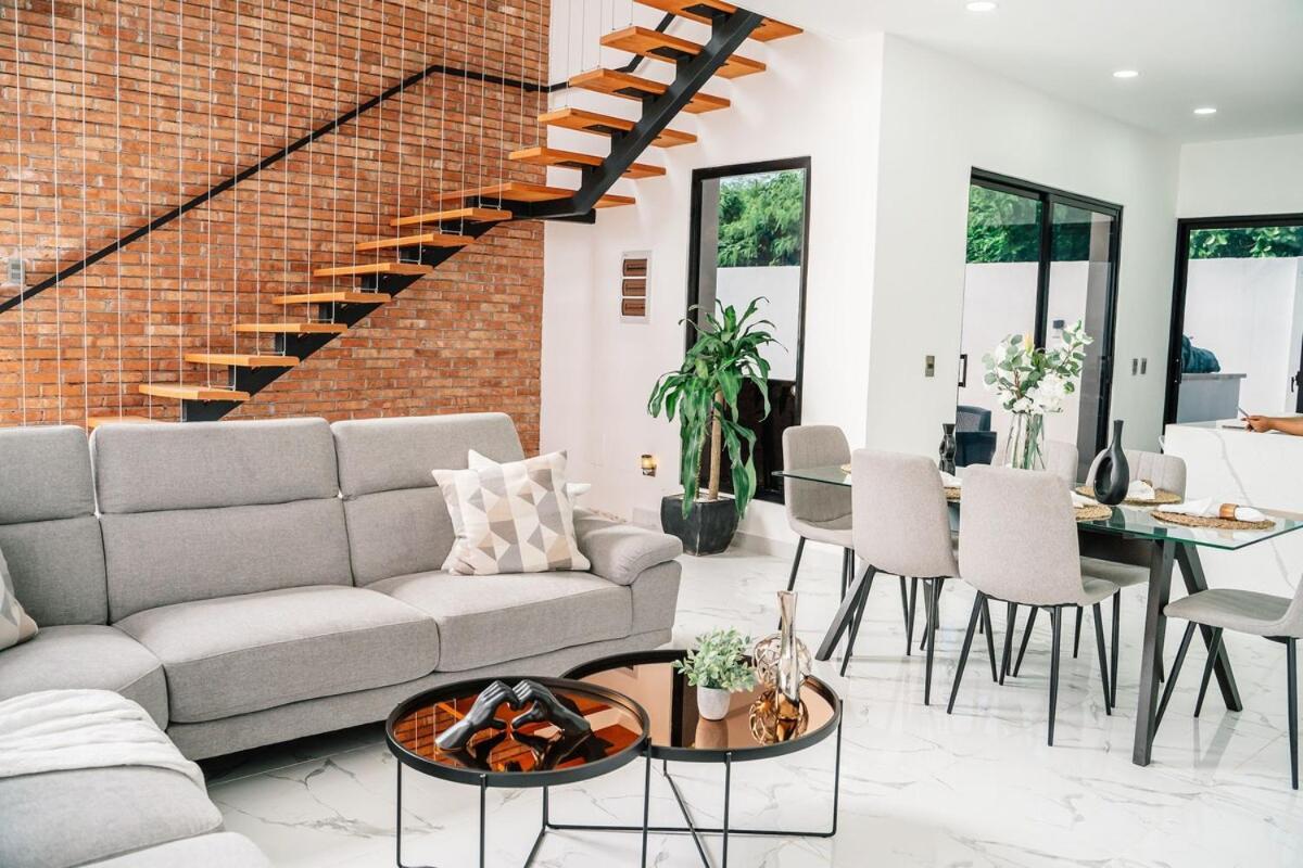 Stunning Brand New In Downtown *