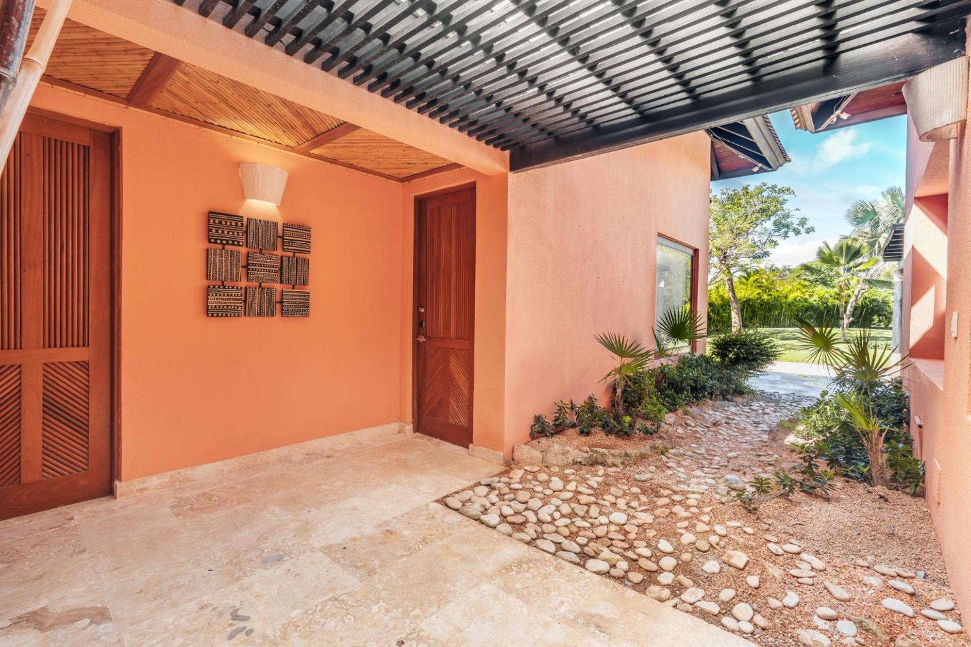 Caribbean With 2 Bedrooms And Pool