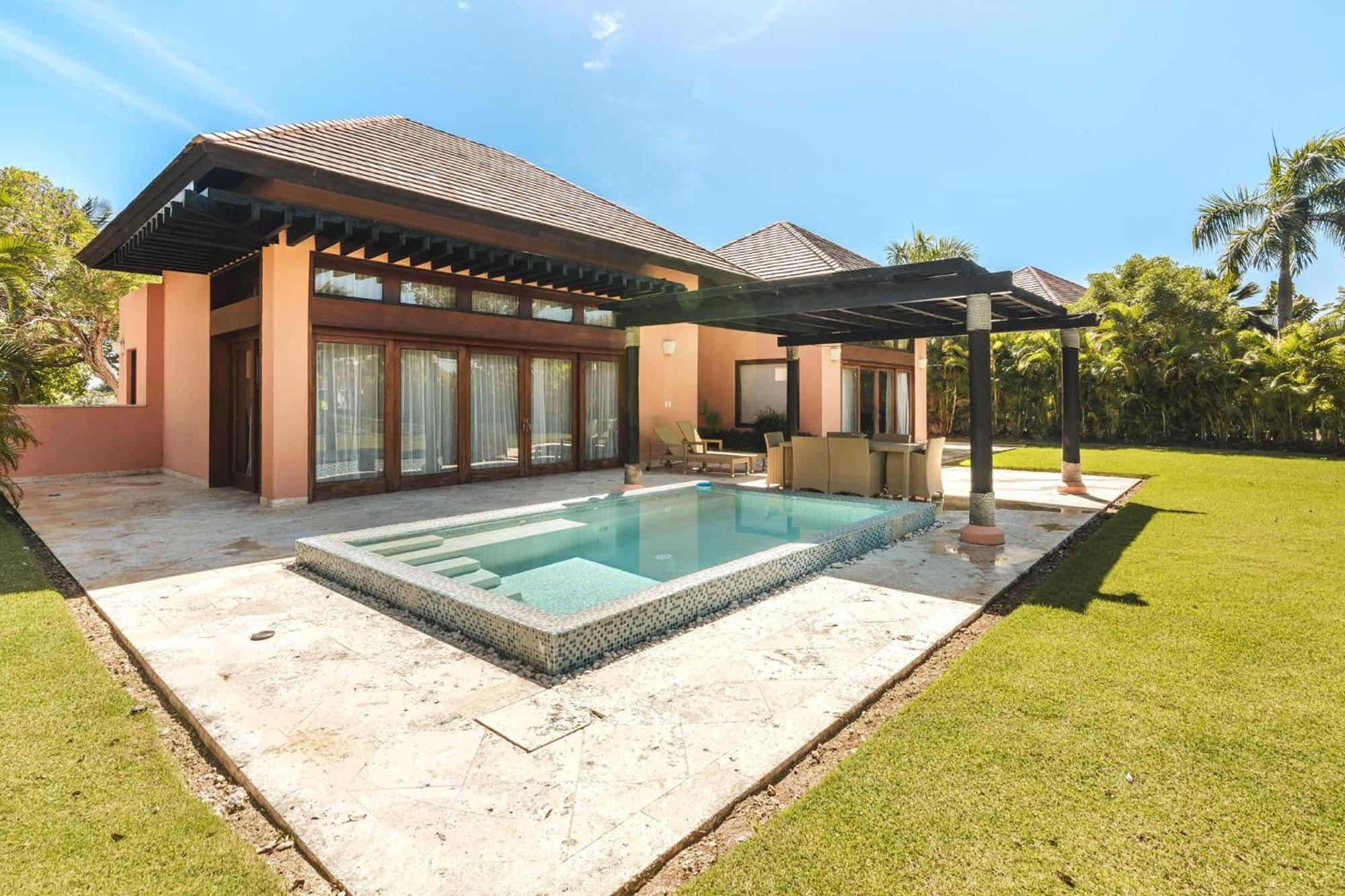 Caribbean With 2 Bedrooms And Pool