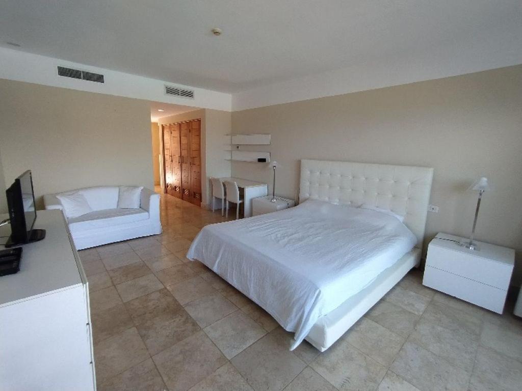 Apartamento Sotogrande Spacious Beachfront