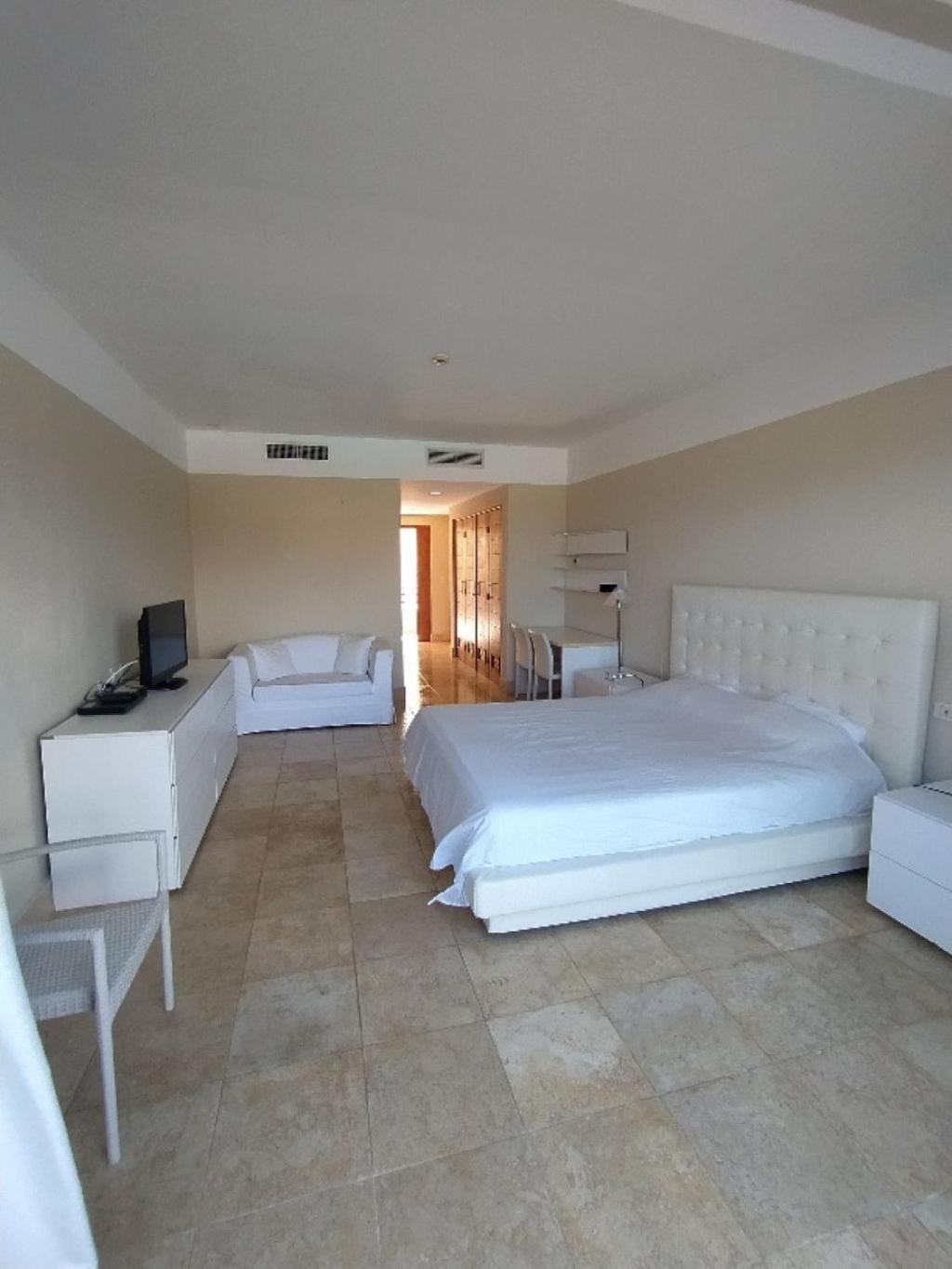 Apartamento Sotogrande Spacious Beachfront