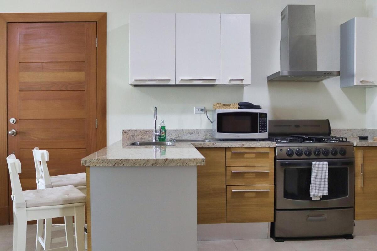Charming Tsi With Spacious Interior Apartment