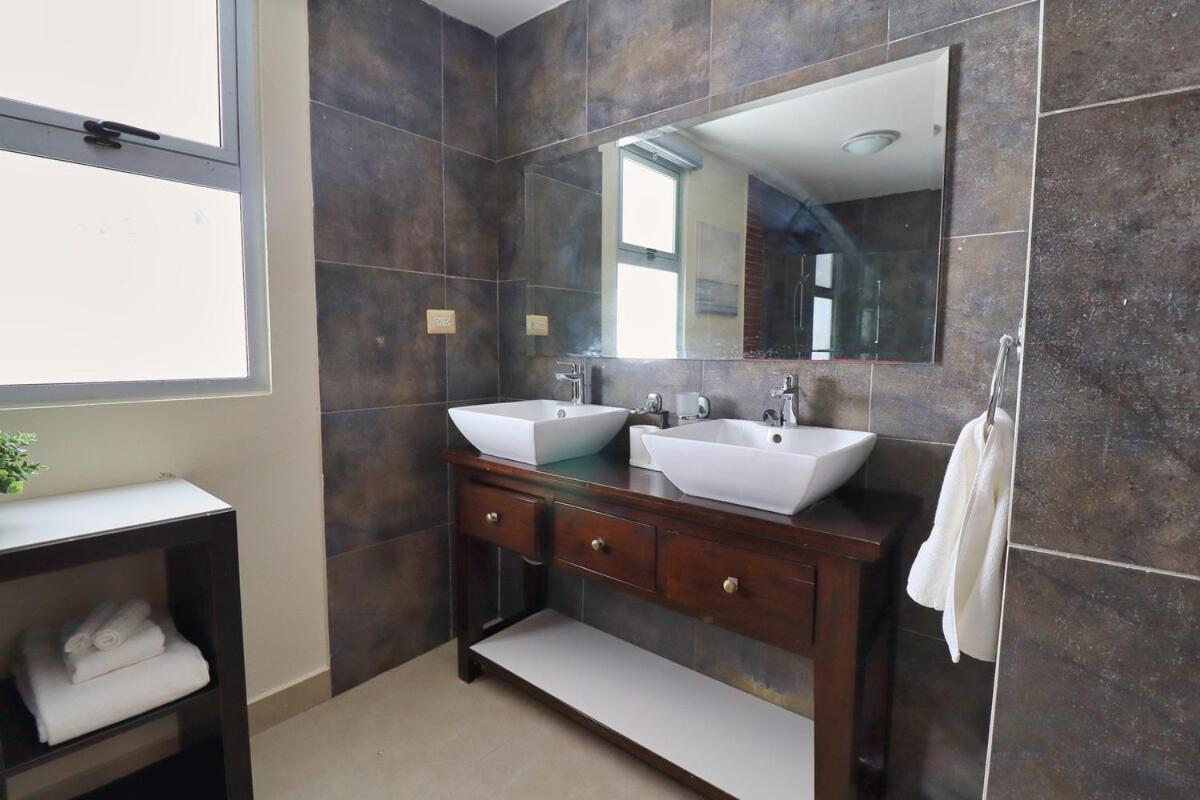 Charming Tsi With Spacious Interior Apartment *
