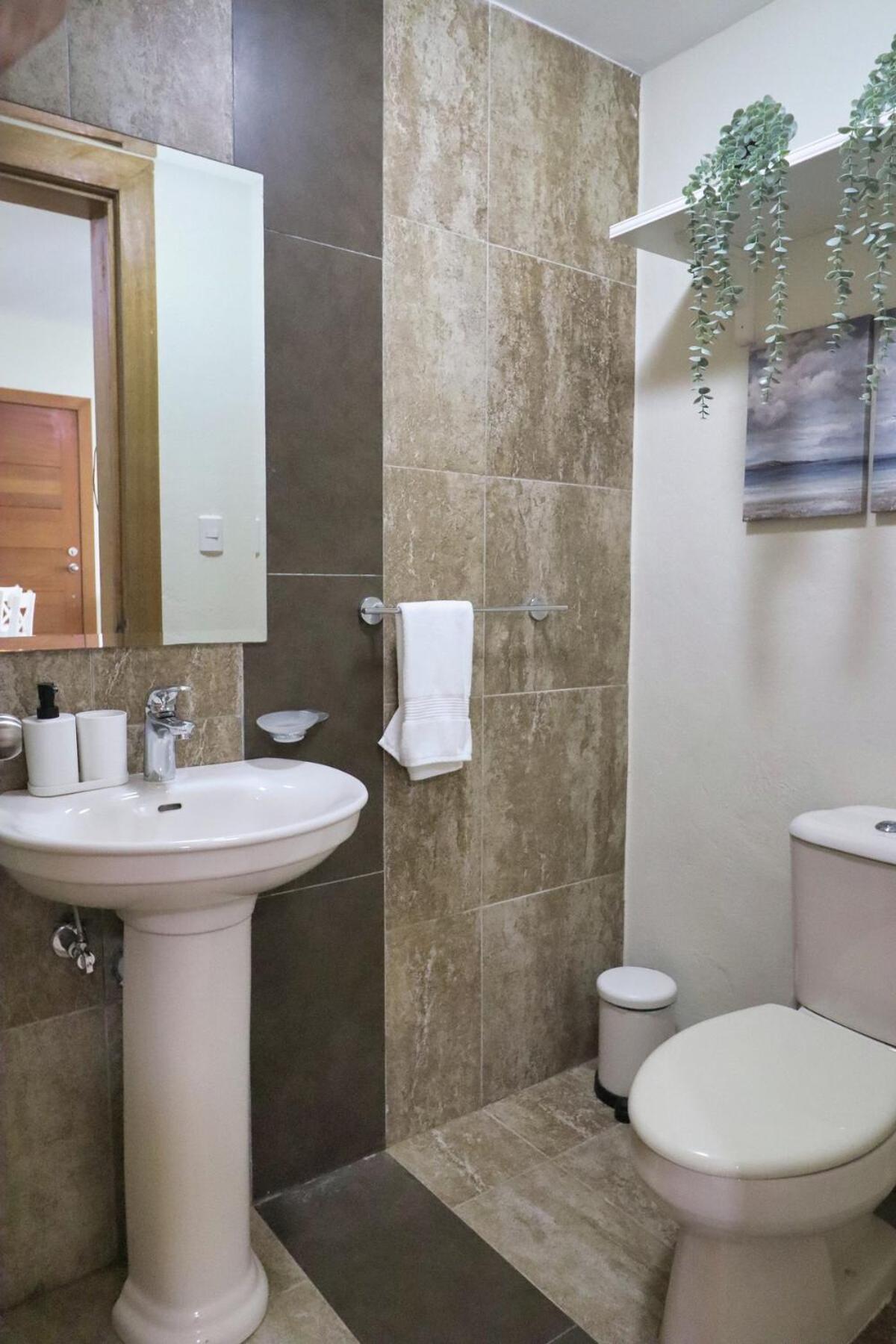 Charming Tsi With Spacious Interior Apartment