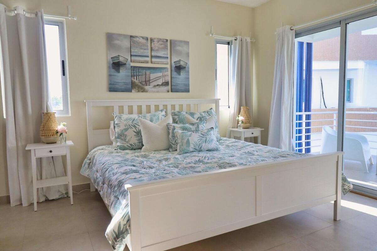 Charming Tsi With Spacious Interior *
