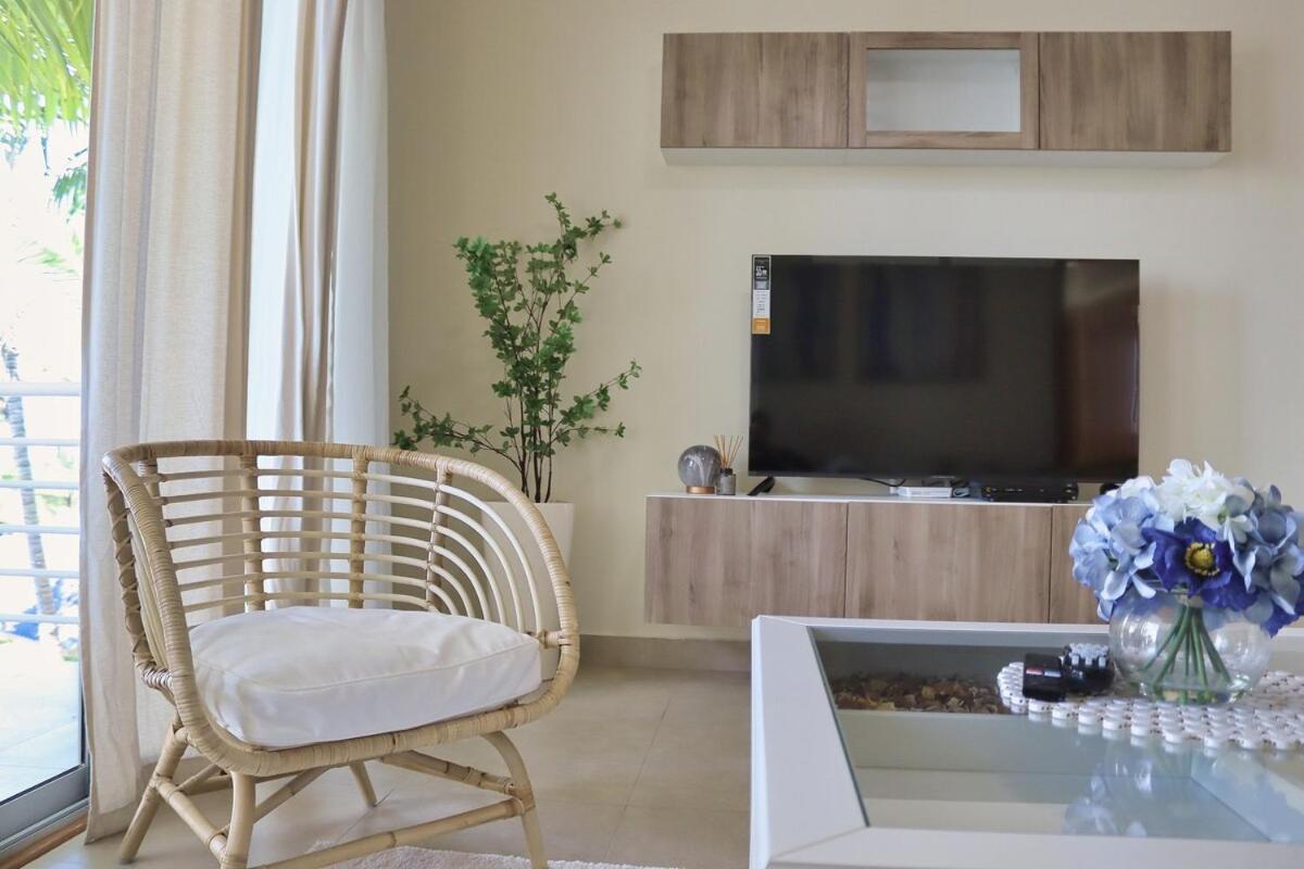 Charming Tsi With Spacious Interior Apartment *