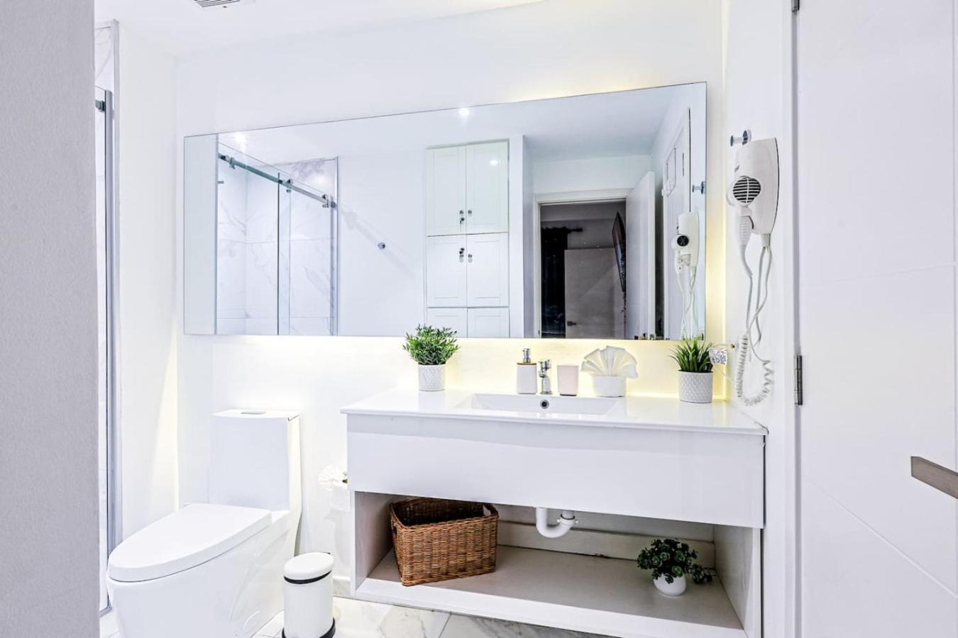Cozy Hideaway Apt, Jacuzzi Apartamento