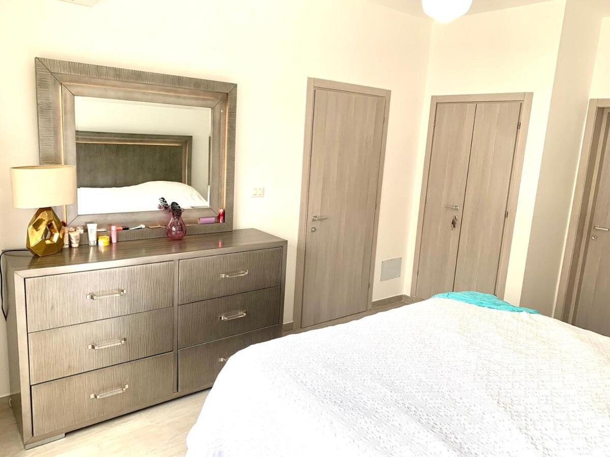 Luxurious Spacious 2-bedroom Apartment, Steps From