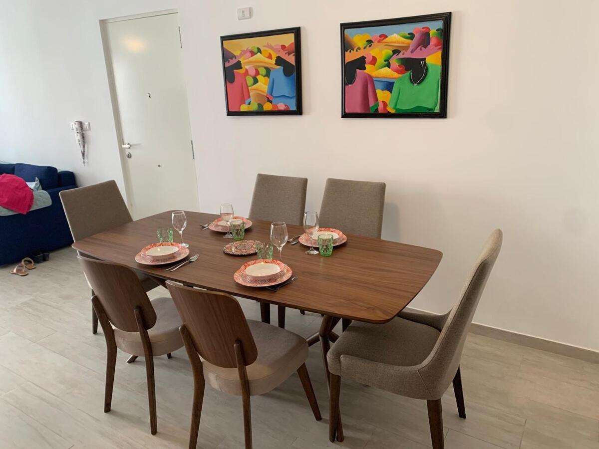 Luxurious Spacious 2-bedroom Apartment, Steps From