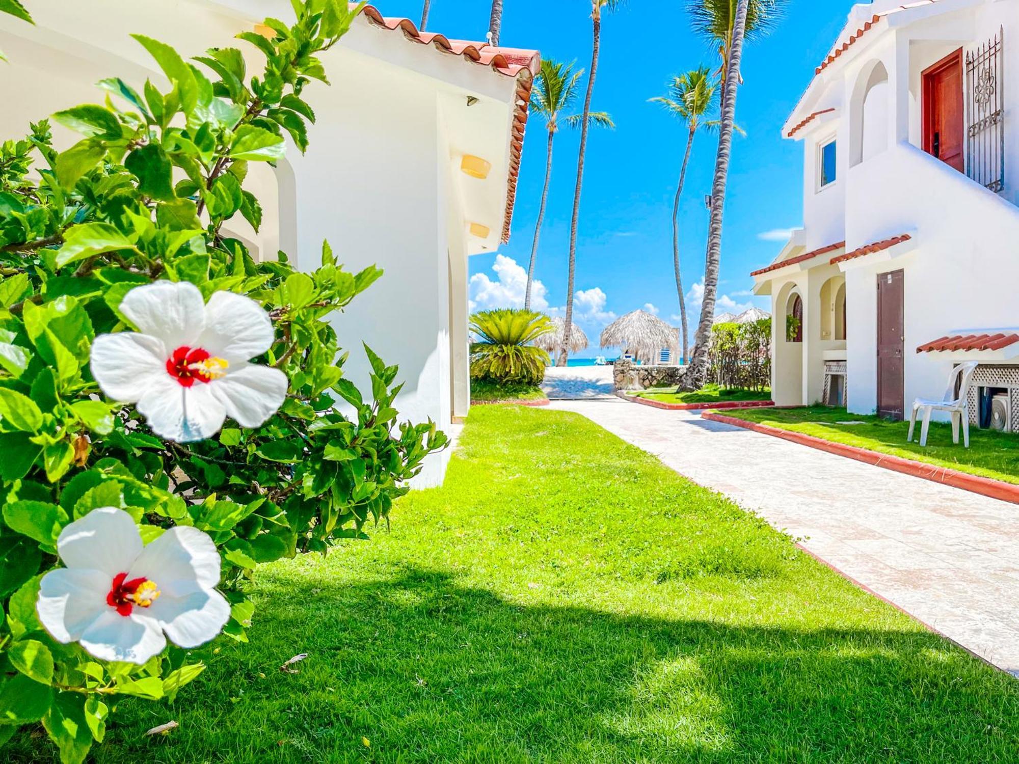 Hotel Tropical Fiesta Pool Near Bavaro Club &