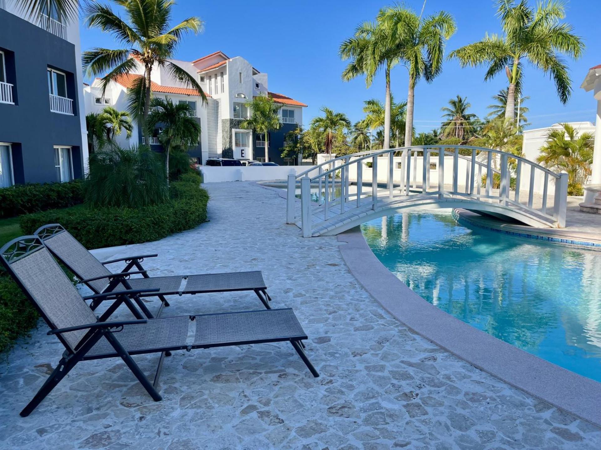 Spacious 1 Bedroom In Sunny Paradise Apartment *