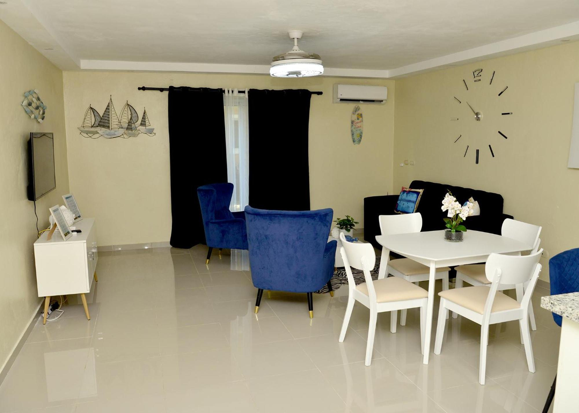 Apartment Peaceful 2 Bed - Pool & Private Access *