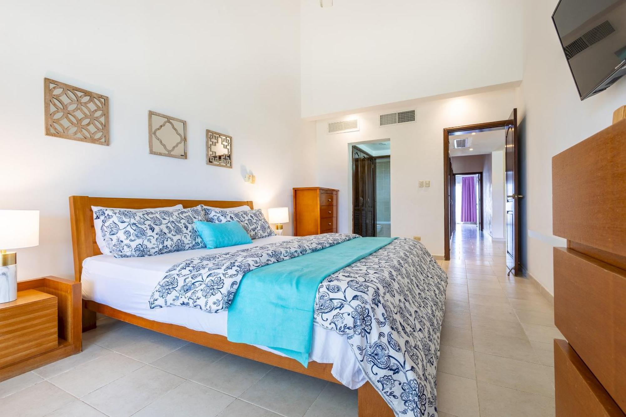 Private & Luxury Cocotal In Gated & Secured Community *