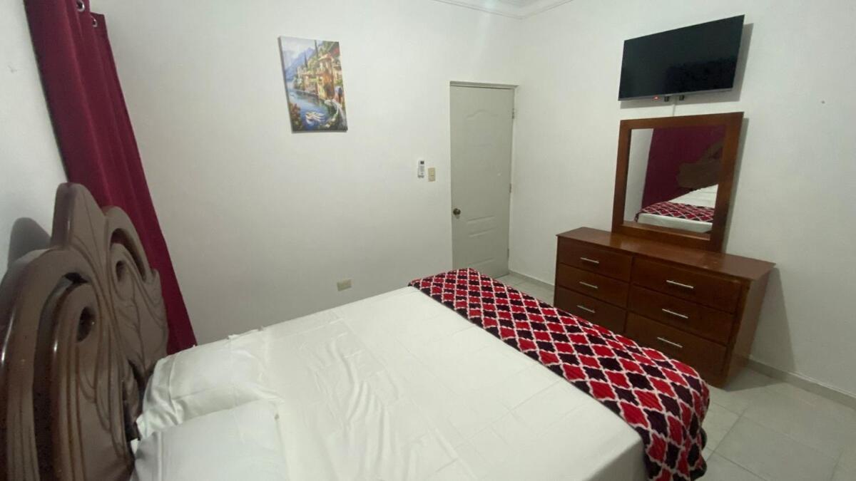 Pool View First Floor 2 Bdrm Apartamento