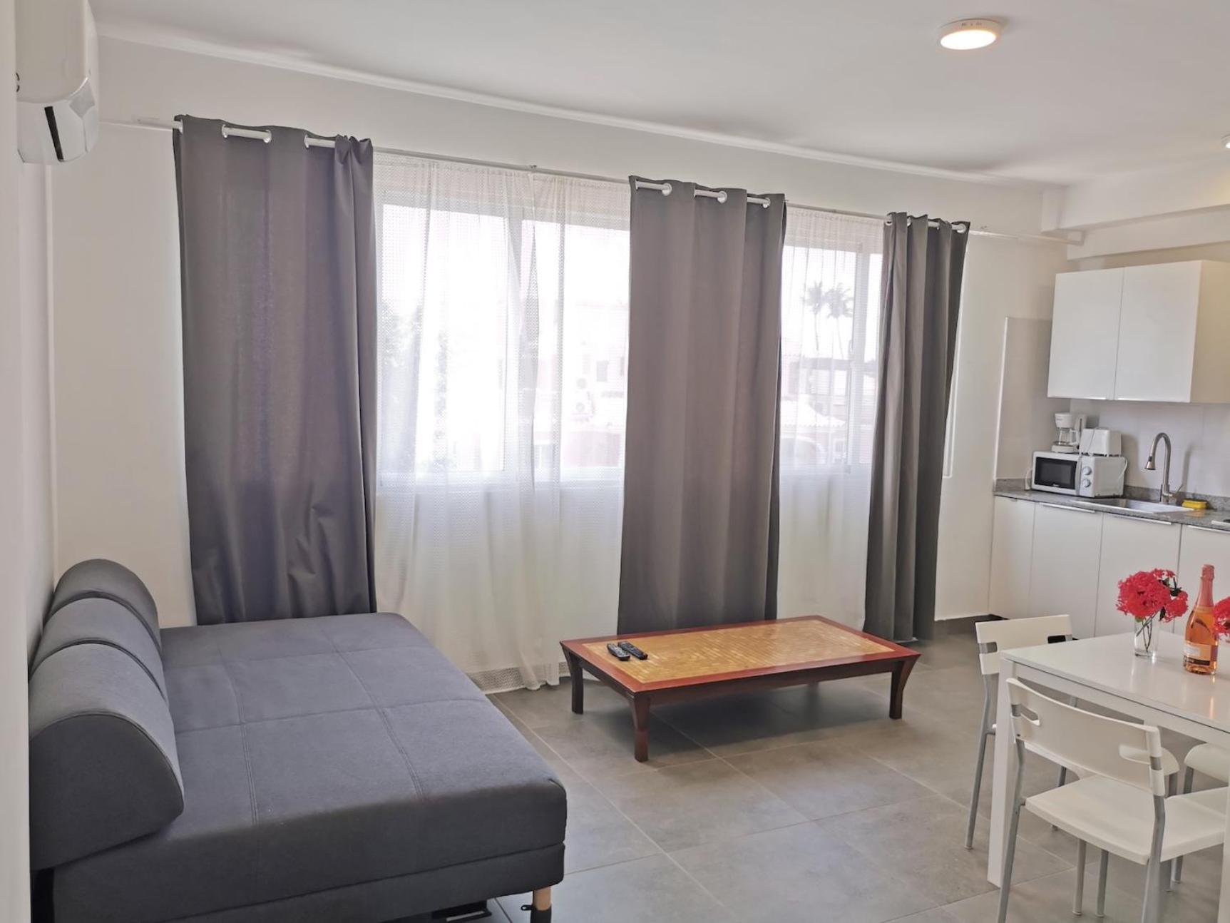 Serenara Studios And Suites - Los Corales Beach - Great Location With Many Restaurants *