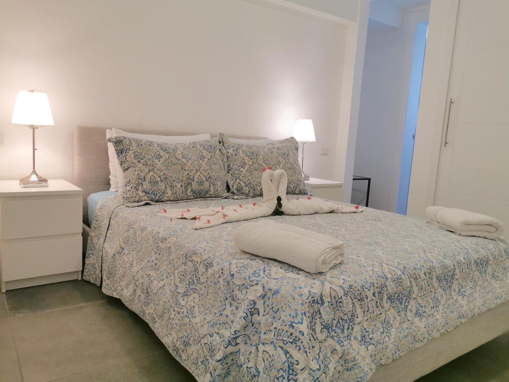 Aparthotel Serenara Studios And Suites - Los Corales Beach - Great Location With Many Restaurants