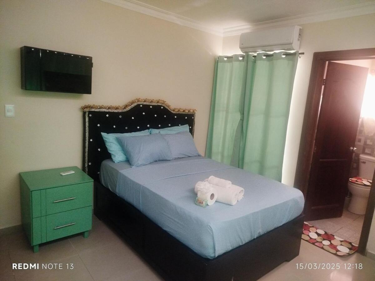 Nickerly & Jhova Share Apartamento