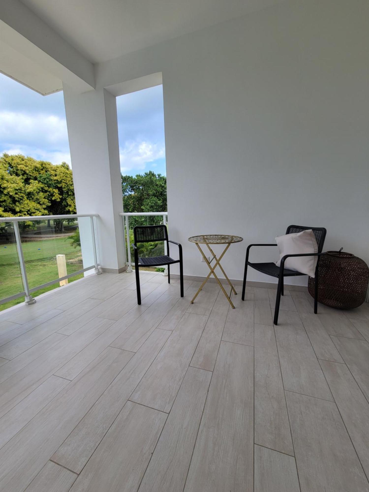 Modern 2bdr - Pool & Golf View *