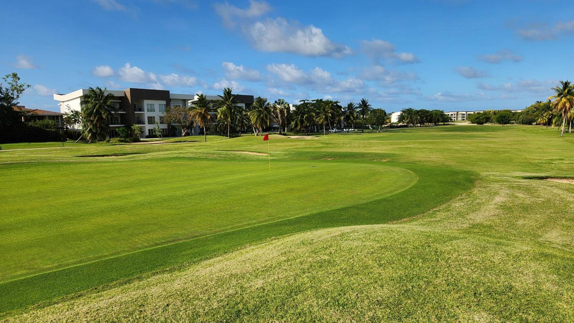 Modern 2bdr - Pool & Golf View