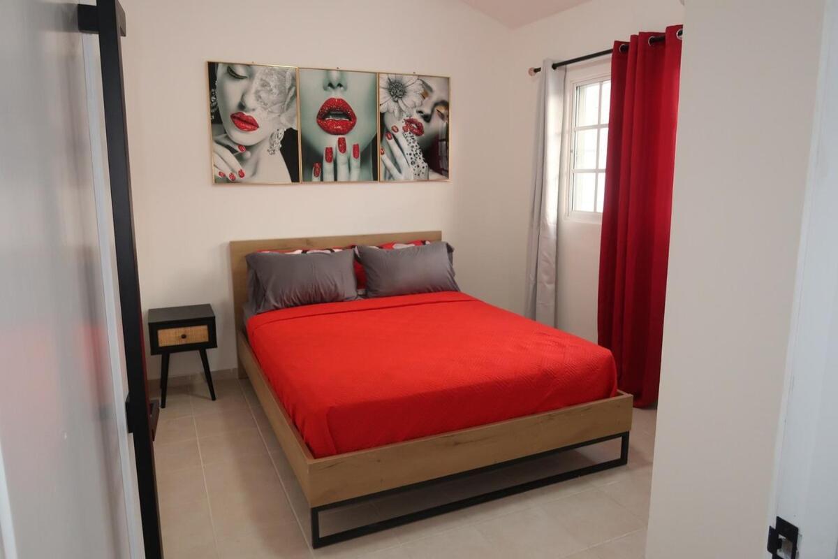 Gorgeous 3 Bed 2 And A Half Bath Nearby Beaches *