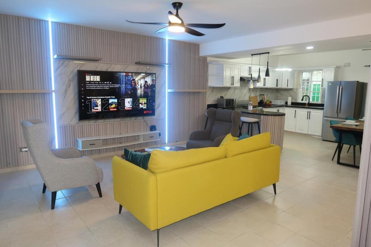 Gorgeous 3 Bed 2 And A Half Bath Nearby Beaches Villa