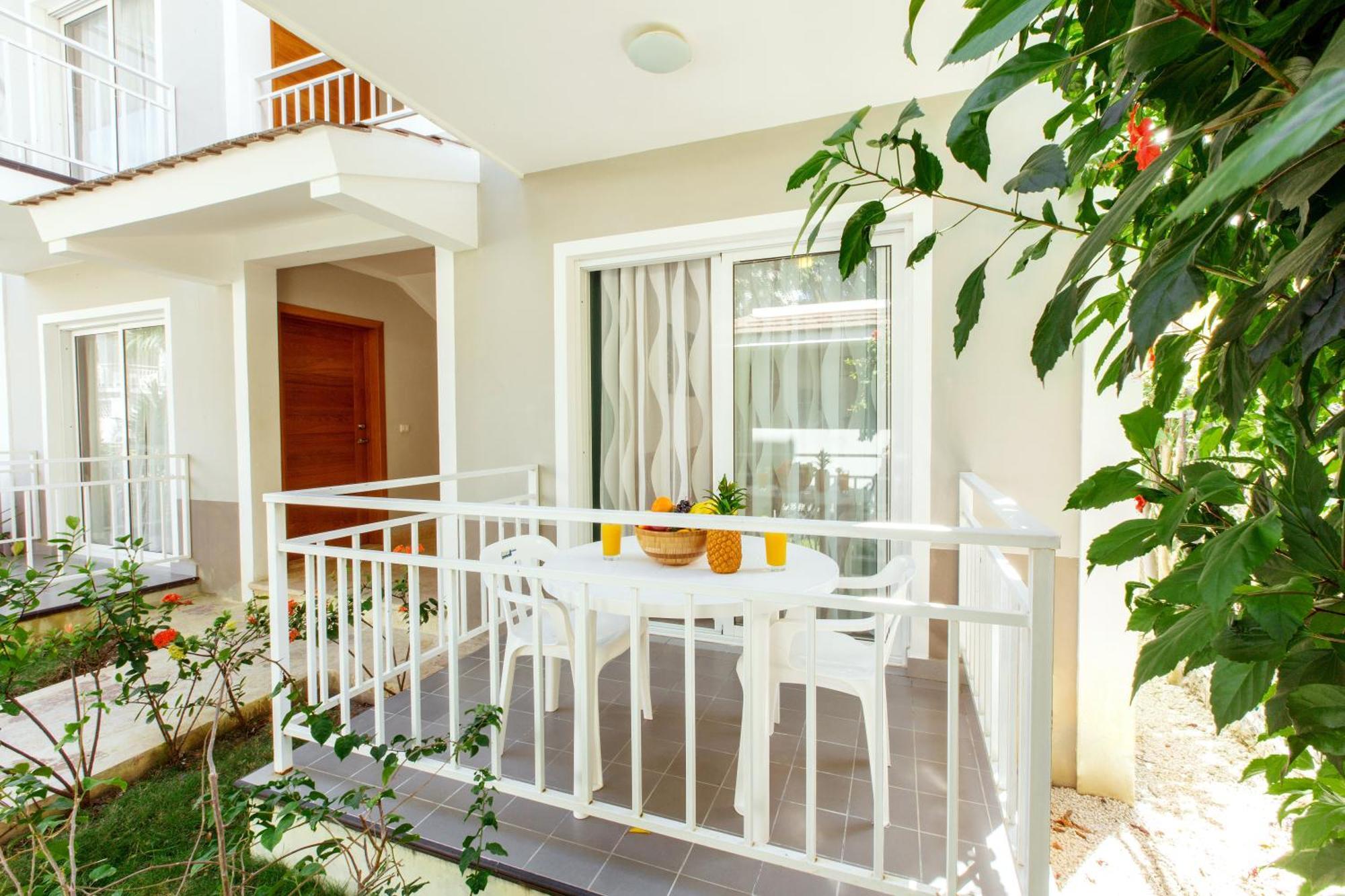 Apartahotel Sunny Deluxe Playa Corales - Wifi, Beach, Pool 5*