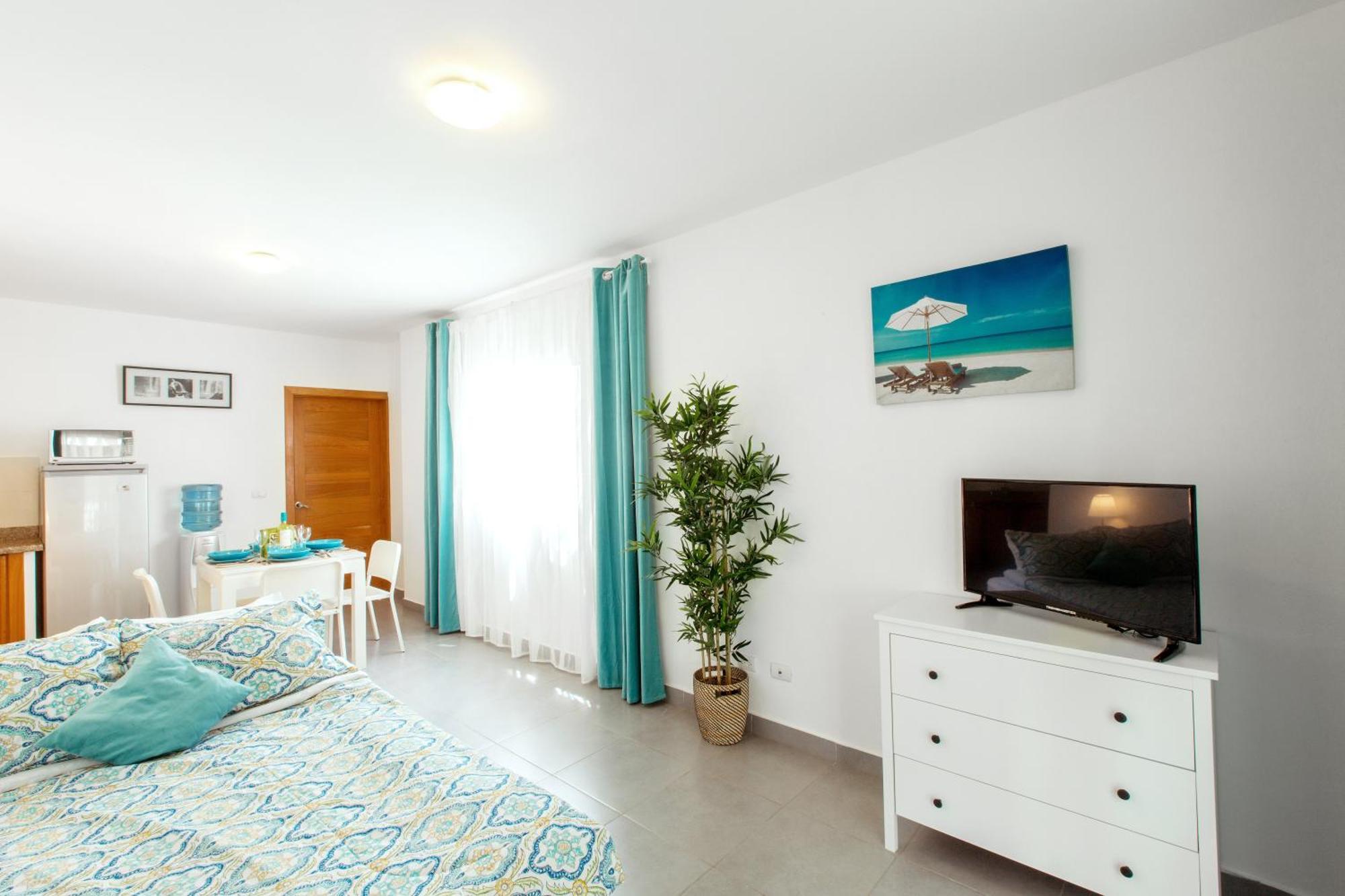 Apartahotel Sunny Deluxe Playa Corales - Wifi, Beach, Pool