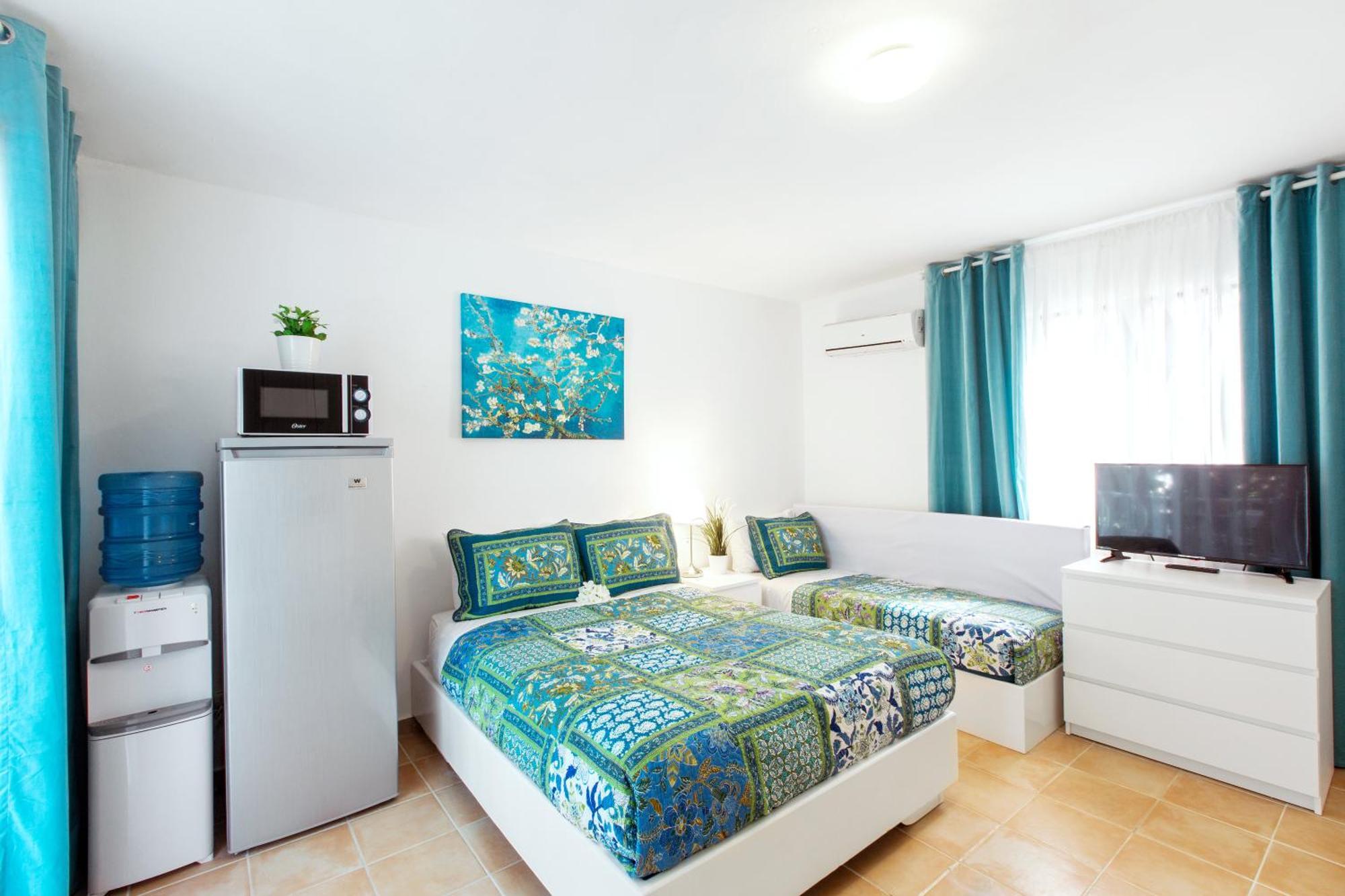 Apartahotel Sunny Deluxe Playa Corales - Wifi, Beach, Pool
