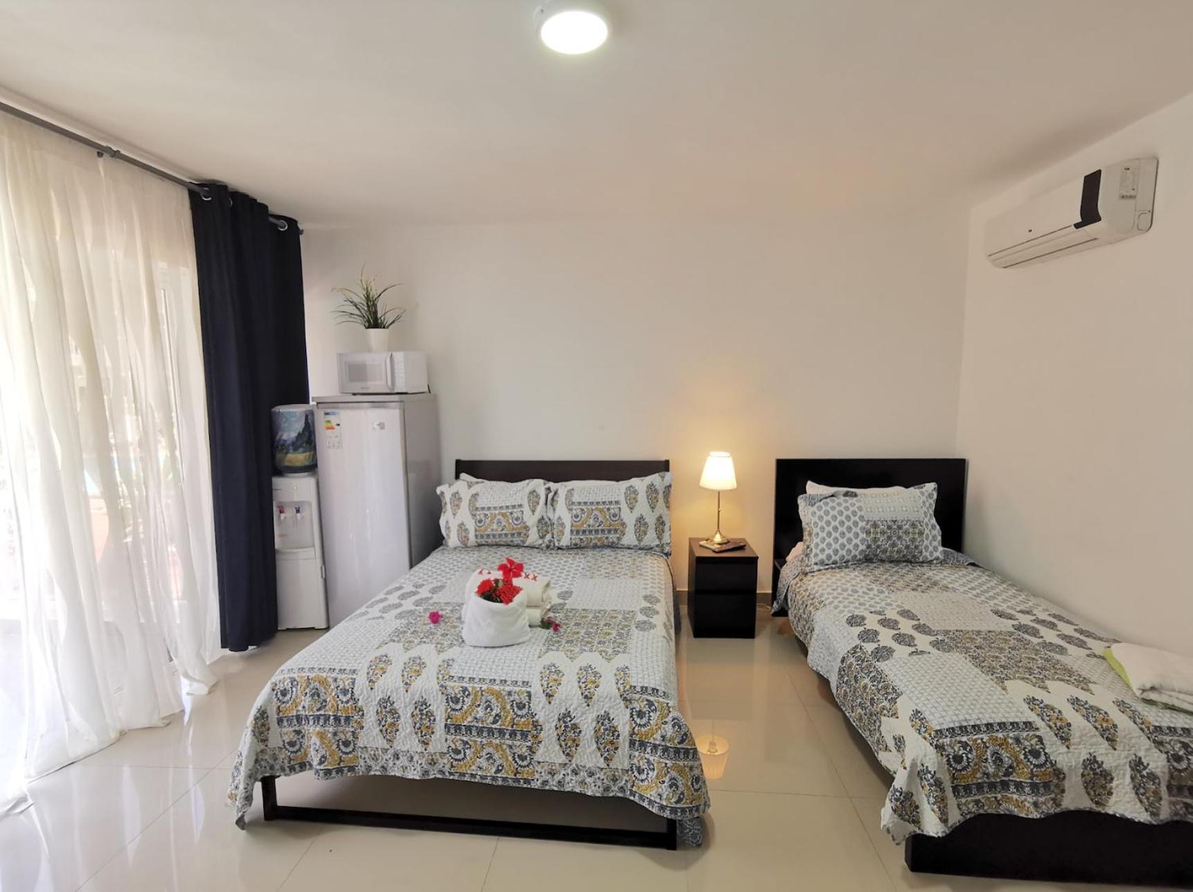 Apartahotel With Garden View And Pool Access