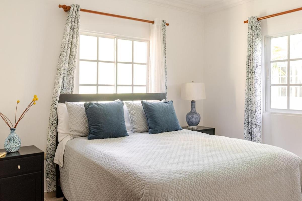 Spacious 2 Bedroom With Pool Close To