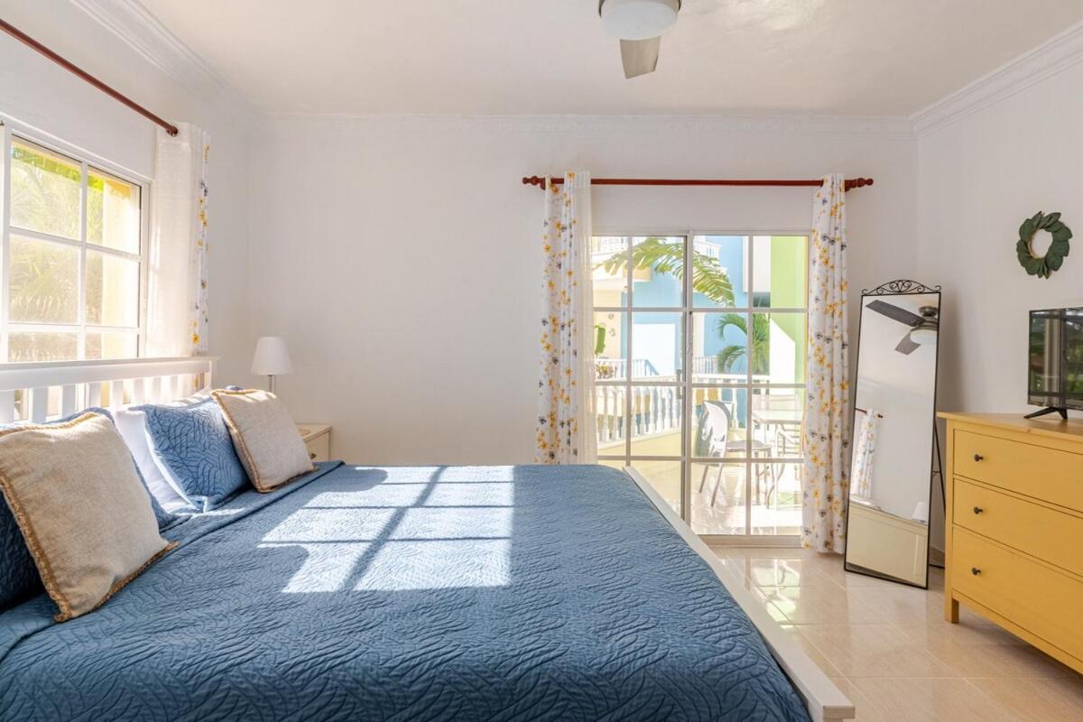 Spacious 2 Bedroom With Pool Close To
