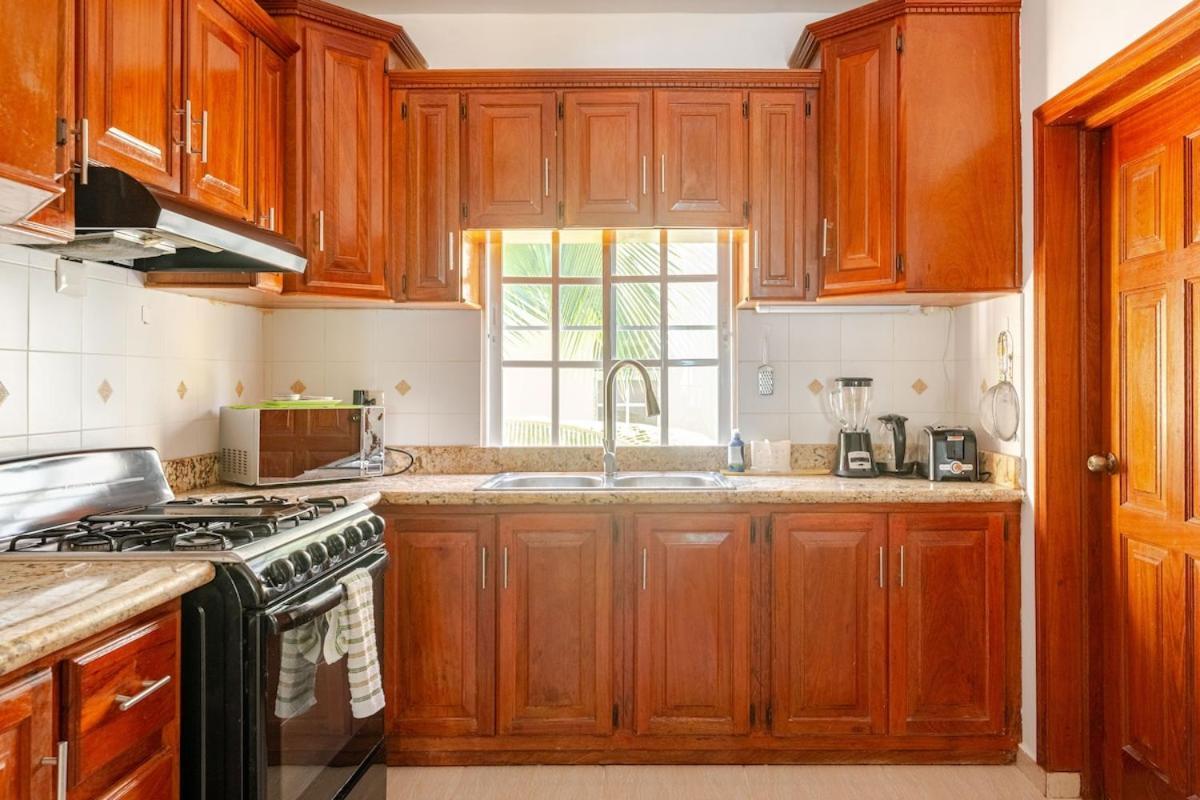 Spacious 2 Bedroom With Pool Close To Apartment *