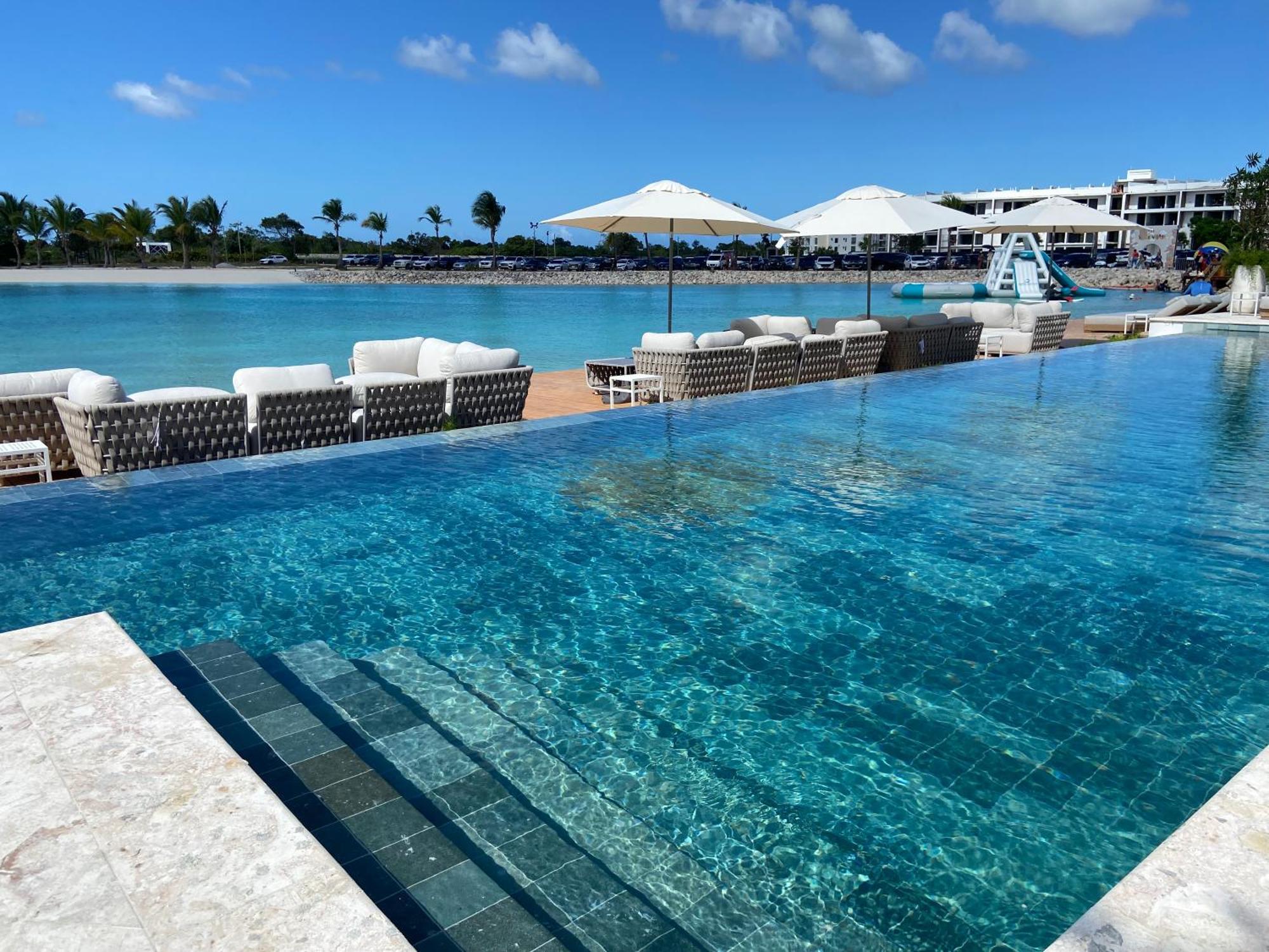 Tropical King Bed Artificial And Golf Course Punta Cana